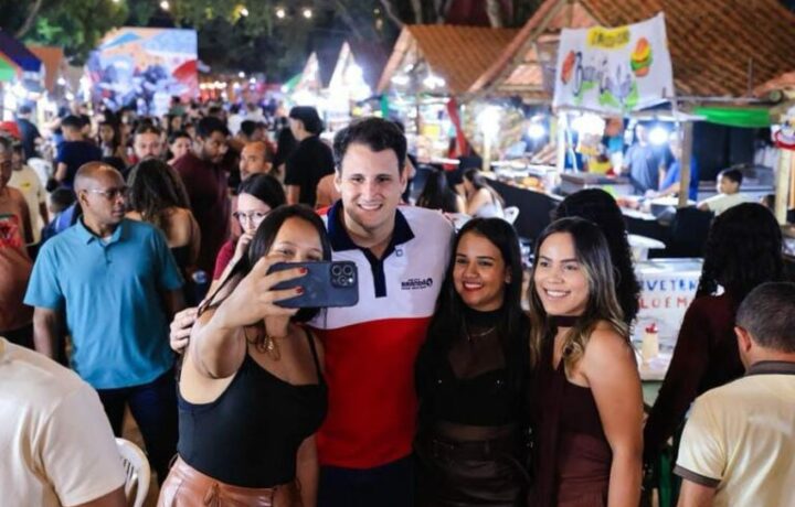 Orleans Brandão participa da cerimônia de abertura da 34ª Vaquejada de Colinas e destaca importância do evento para o Maranhão
